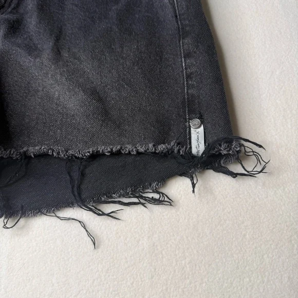 One Teaspoon High Waist Mom Shorts with Eyelet Accents 28 - Picture 5 of 10